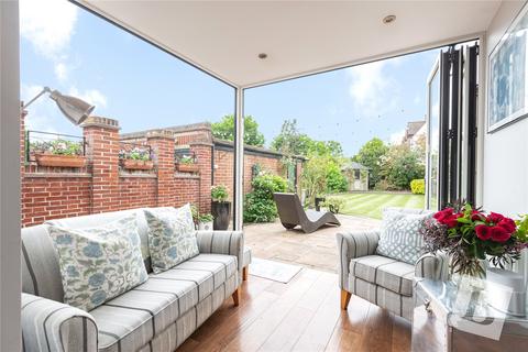 41 Heath Drive, Romford, RM2 5QJ