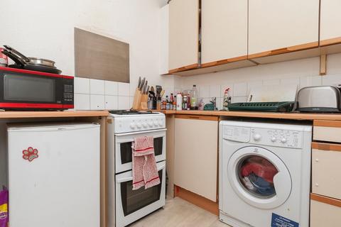 2 bedroom flat to rent, 0714L – Buccleuch Street, Edinburgh, EH8 9NG