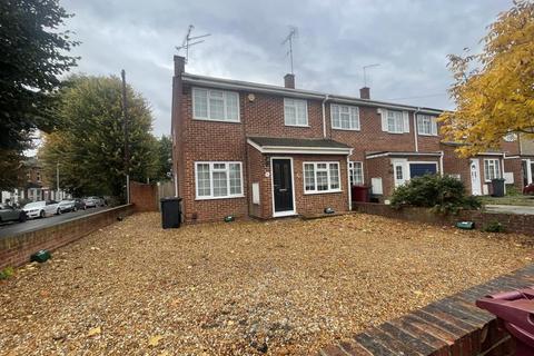 6 bedroom semi-detached house for sale - West Reading,  Modern semi detached currently operating as a 6 bed HMO,  RG30
