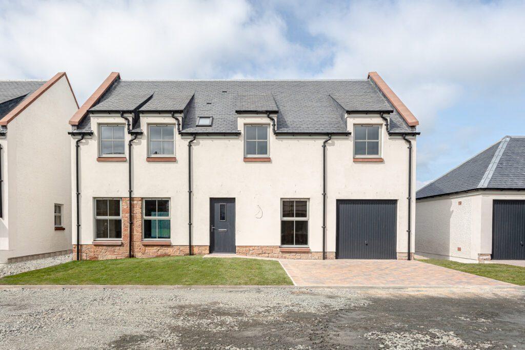 2 Fairfield Farm, Kippen, FK8 5 bed detached house for sale £525,000