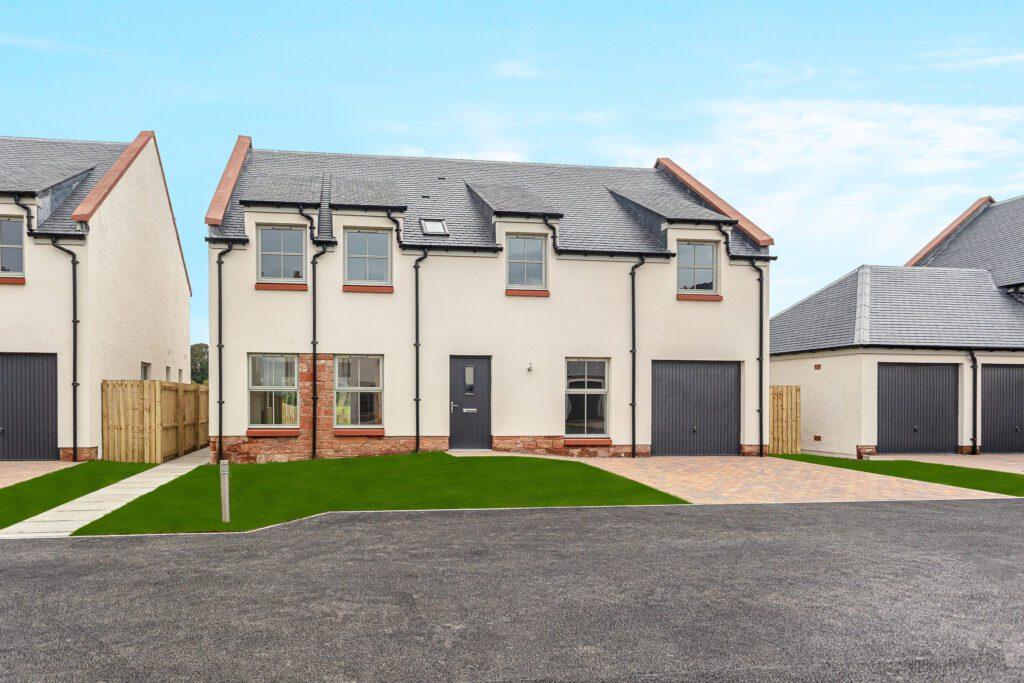 2 Fairfield Farm Steading, Kippen, FK8 5 bed detached house for sale