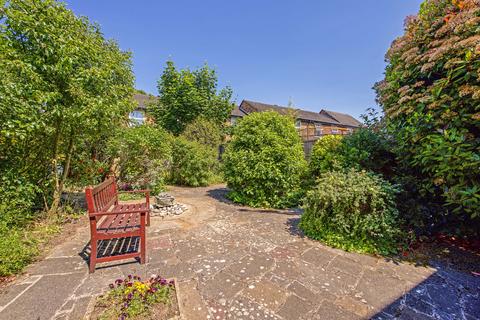 3 Locksmeade Road, Richmond, TW10 7YT