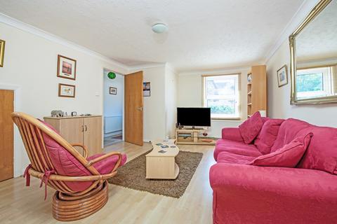 3 Locksmeade Road, Richmond, TW10 7YT