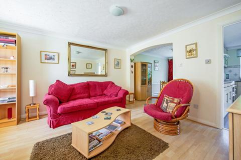 3 Locksmeade Road, Richmond, TW10 7YT