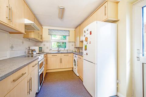 3 Locksmeade Road, Richmond, TW10 7YT
