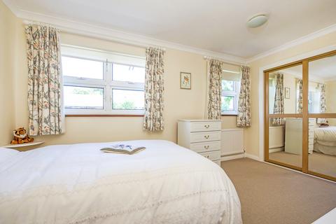 3 Locksmeade Road, Richmond, TW10 7YT