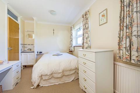 3 Locksmeade Road, Richmond, TW10 7YT