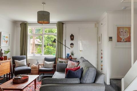 3 bedroom terraced house for sale - Manor Way, London
