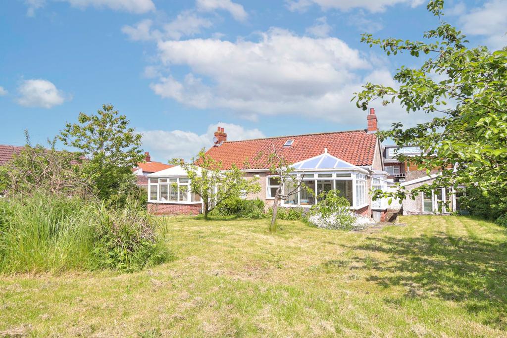 Southgate, Market Weighton, York, YO43 3BQ 3 bed bungalow for sale £280,000