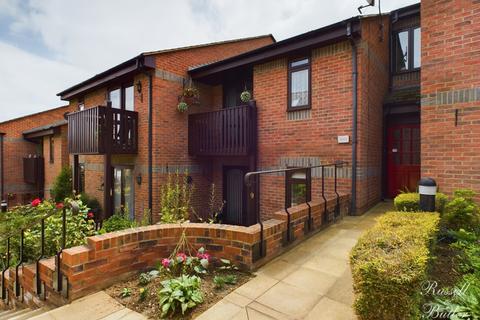 2 bedroom apartment for sale, Paynes Court, Buckingham