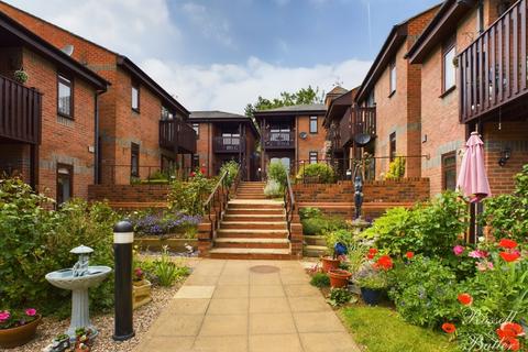 2 bedroom apartment for sale, Paynes Court, Buckingham