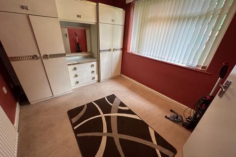 2 bedroom bungalow to rent, Denbigh Close,  Southall, UB1