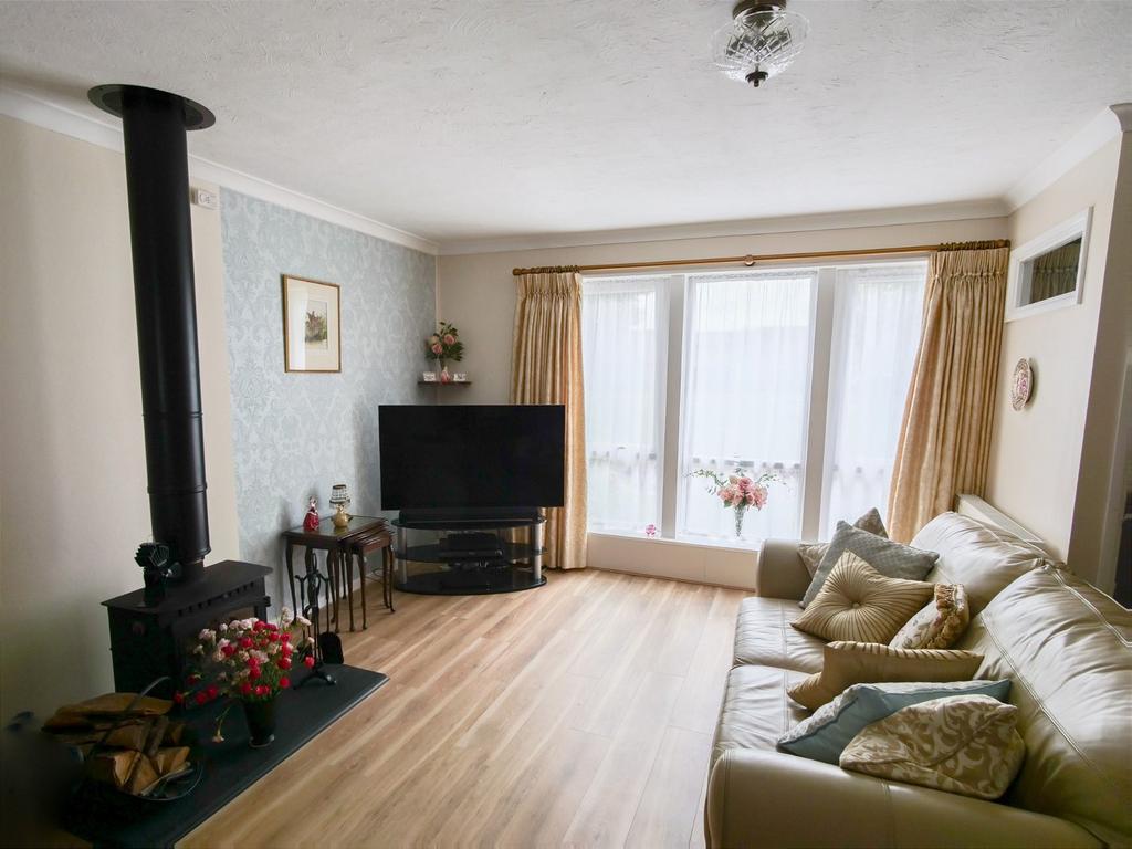 Suffolk Drive, Rendlesham, Suffolk 2 bed semidetached bungalow £275,000