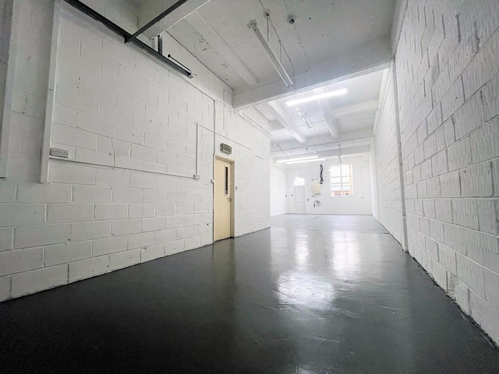 131 Aurelia Road, Croydon CR0 Industrial unit to rent £2,458 pcm (£