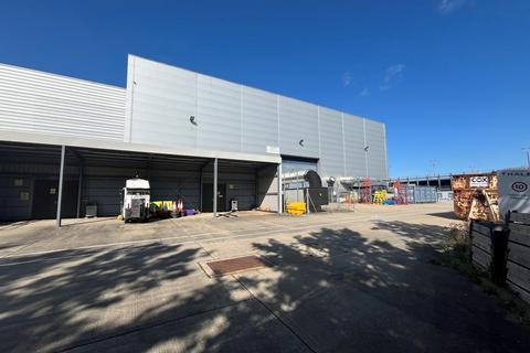 Industrial unit to rent, London Road, Crawley RH10