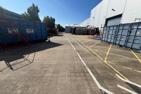 Industrial unit to rent, London Road, Crawley RH10