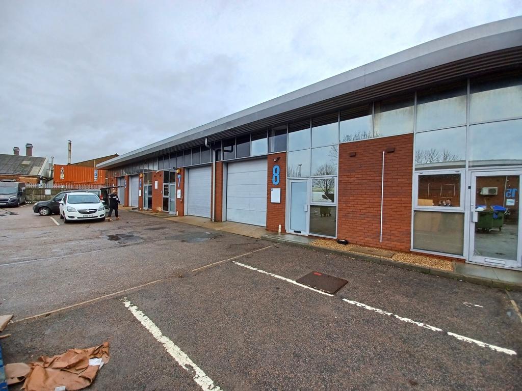 Progress Way, Croydon CR0 Industrial unit to rent £2,708 pcm (£625 pw)