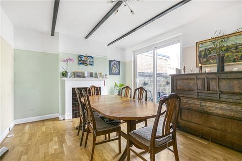 126 Princes Avenue, London, W3 8LT