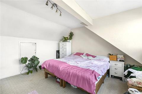 126 Princes Avenue, London, W3 8LT