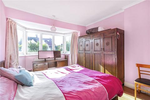 126 Princes Avenue, London, W3 8LT