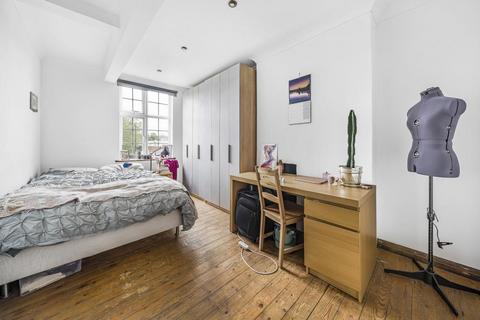 3 bedroom flat for sale, Bolton Crescent, London