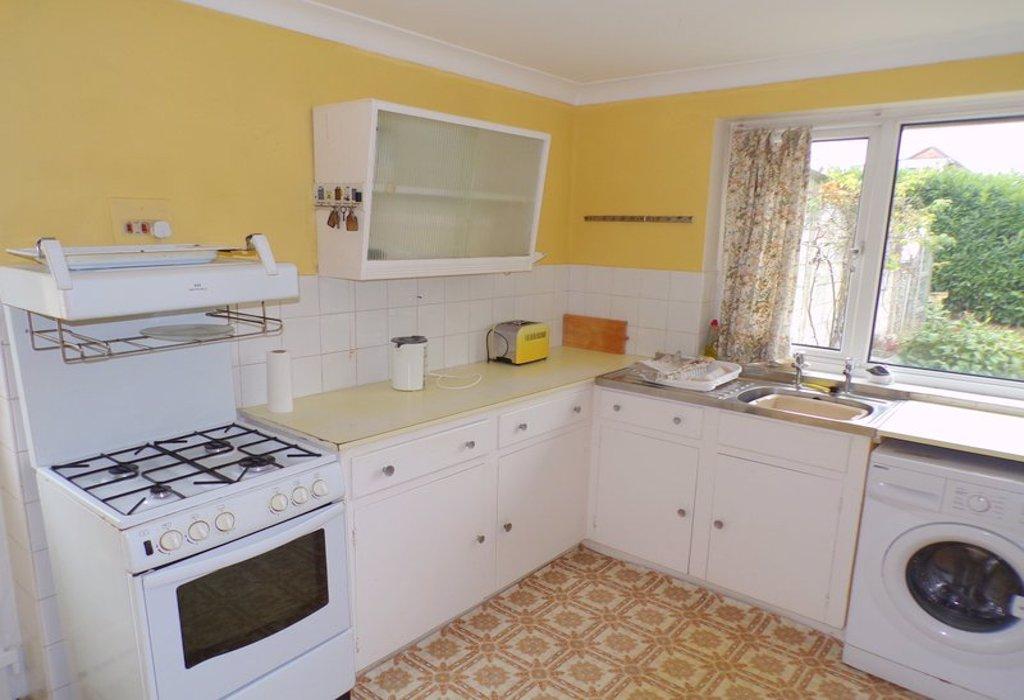 Cox Avenue, Bournemouth, Dorset 3 bed detached bungalow £399,950