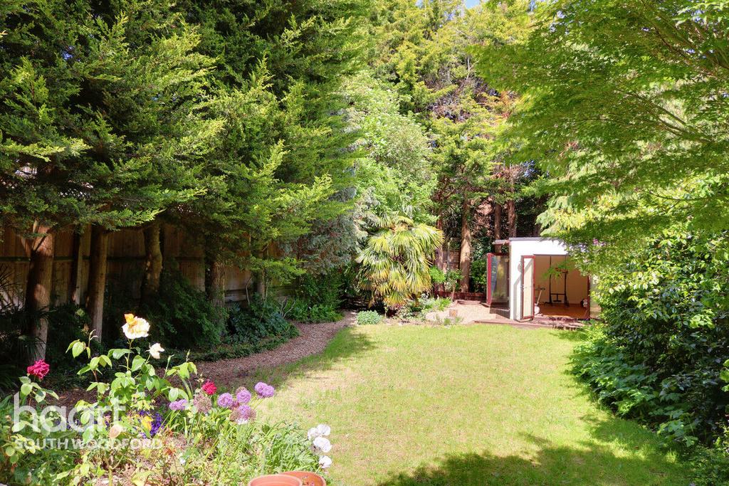 Onslow Gardens, South Woodford 4 bed end of terrace house £925,000