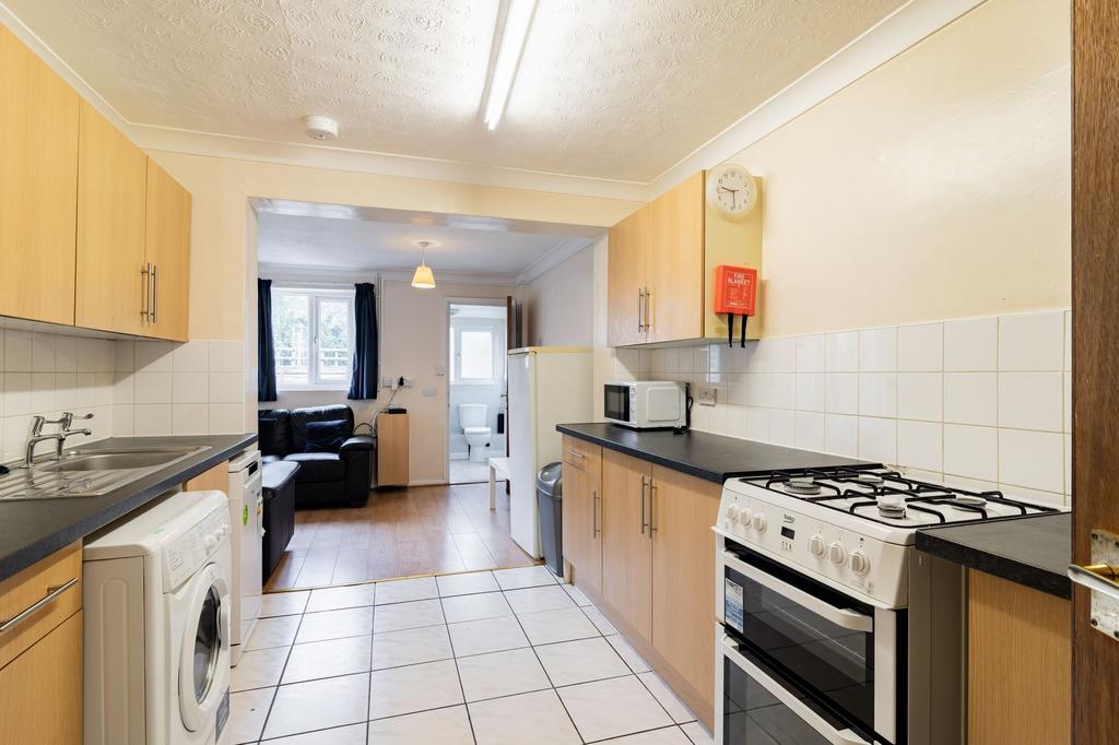 Taplings Road, Winchester, SO22 4 bed terraced house £420,000