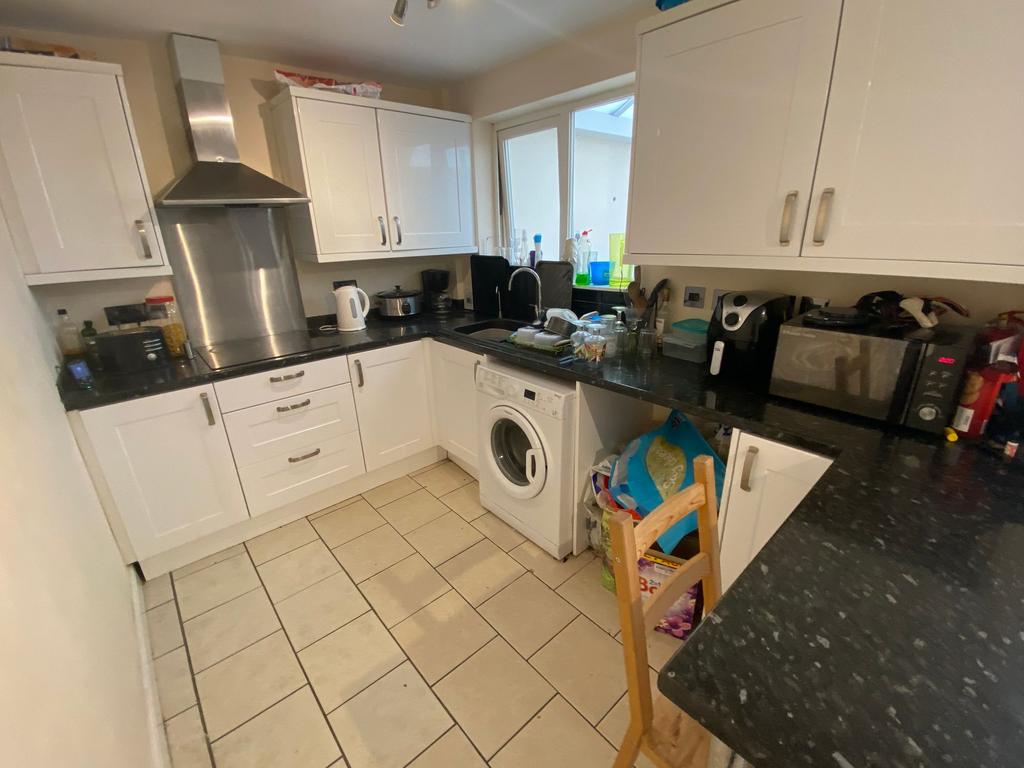 Winnall Manor Road, Winchester, SO23 4 bed terraced house £2,147 pcm