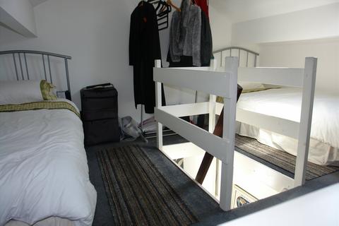 72 Crompton Street, Oldham, OL1 2BU