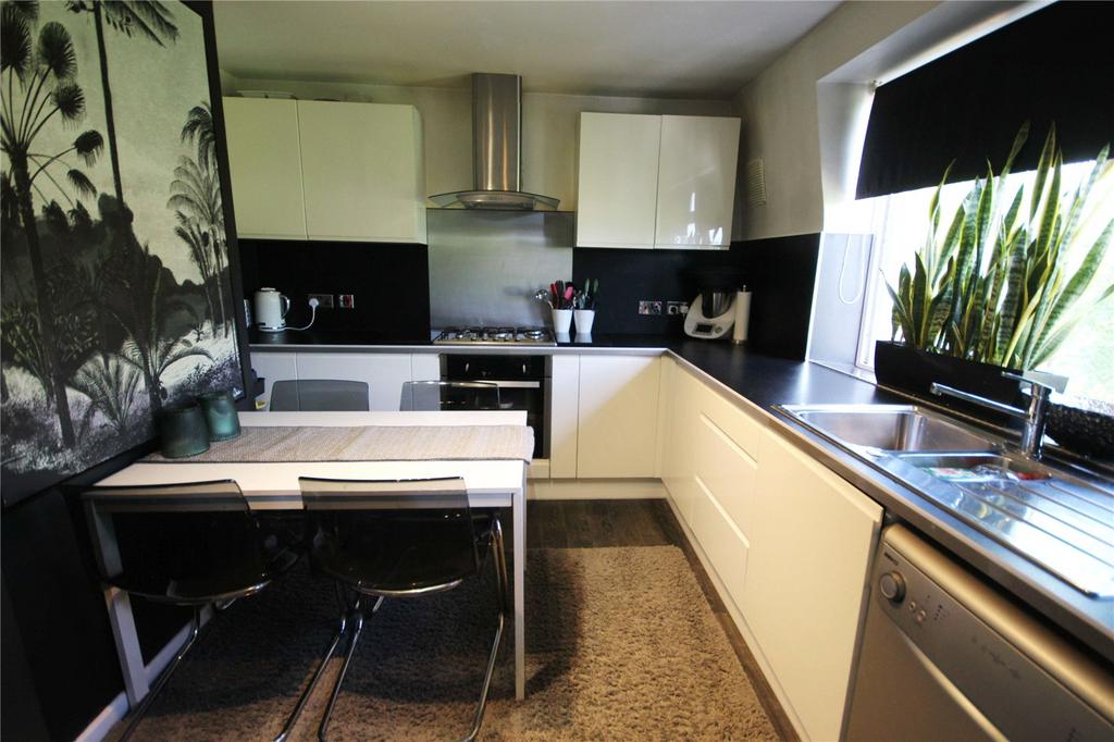 Pitman Road, Cheltenham... 2 bed apartment £850 pcm (£196 pw)