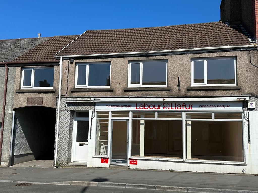 Wind Street, Ammanford SA18 2 bed flat to rent £595 pcm (£137 pw)