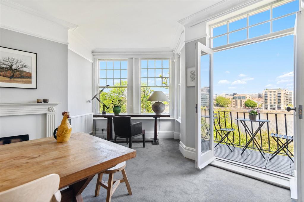 Riverview Gardens, Barnes, London, SW13 3 bed apartment for sale £