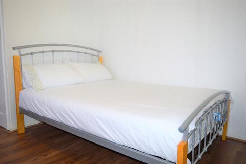 3 bedroom flat share to rent - Ricardo Street, London E14