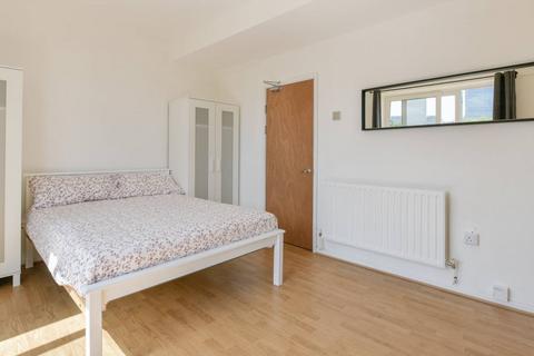 3 bedroom flat share to rent, Ricardo Street, London E14