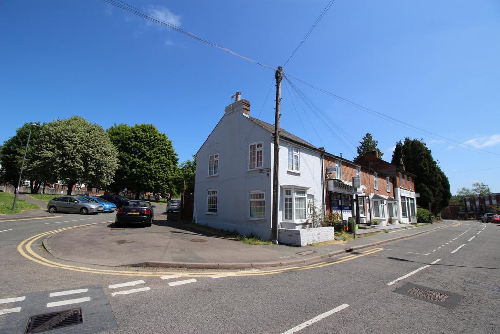 Waterside, Chesham, HP5 2 bed terraced house £1,300 pcm (£300 pw)