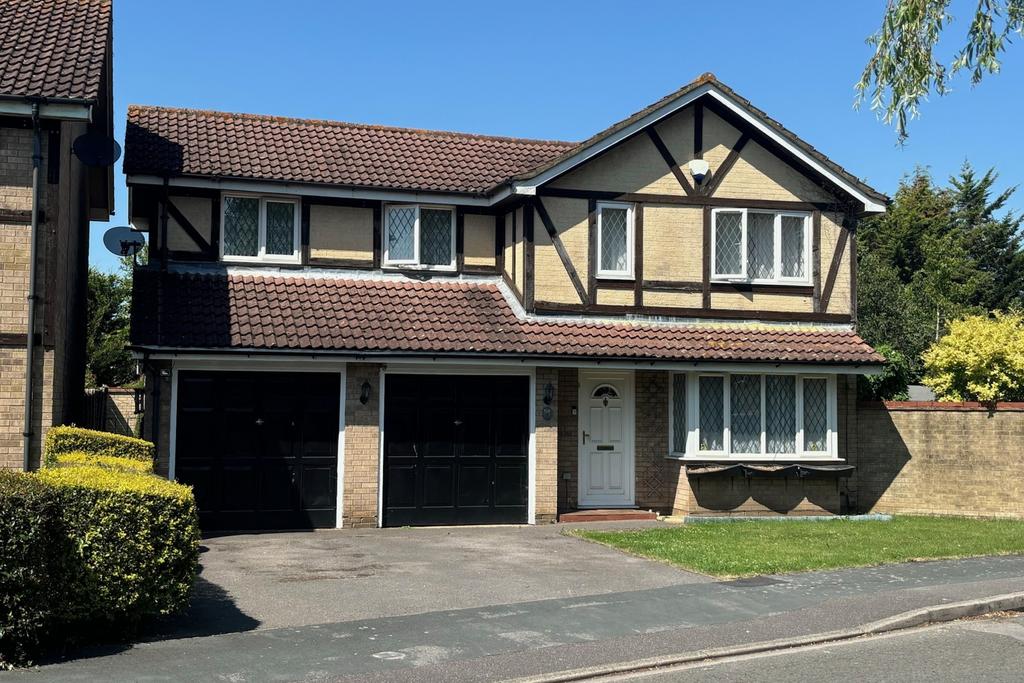 Wesley Drive, Egham, Surrey, TW20 4 bed detached house for sale £700,000