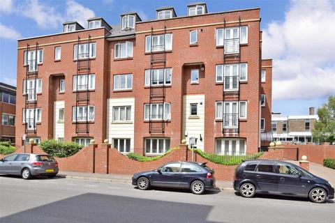 2 bedroom apartment to rent - Garland Road, East Grinstead, RH19
