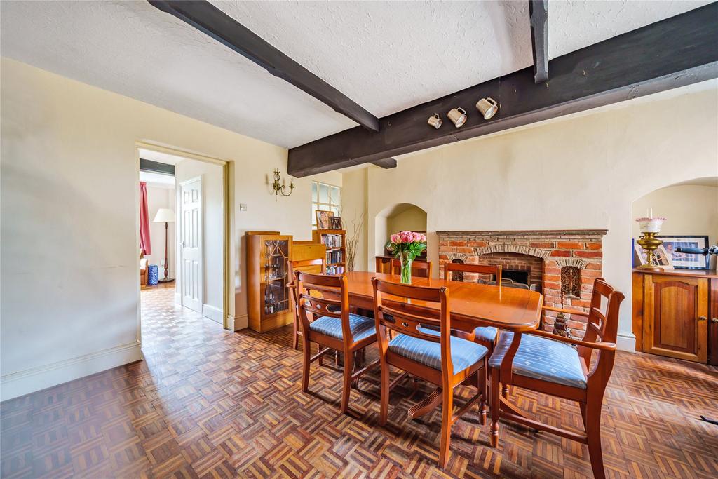 Cotton End Road, Wilstead, Bedfordshire, MK45 6 bed detached house for