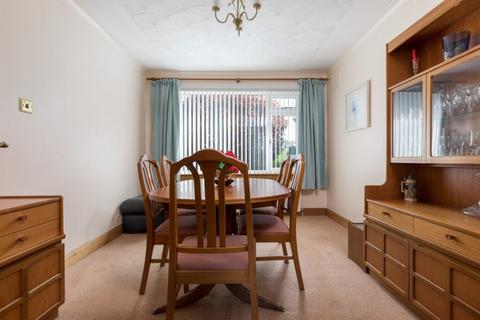 95 Hillend Road, Clarkston, Glasgow, G76 7XT