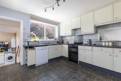 95 Hillend Road, Clarkston, Glasgow, G76 7XT