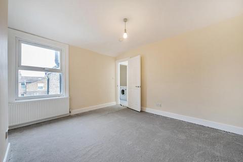 3 bedroom flat for sale, Coverton Road, London