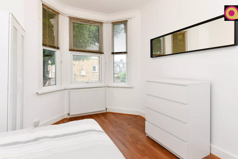 7 bedroom flat share to rent - Lonsdale Avenue, London E6