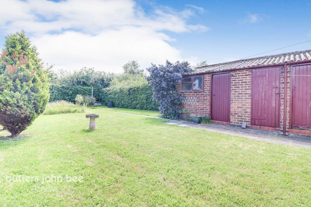 Aldersey Road, Crewe 3 bed semidetached house £120,000