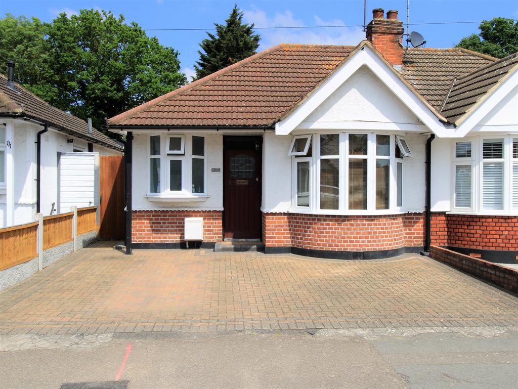 Howard Road, Upminster RM14 2 bed semidetached bungalow £475,000