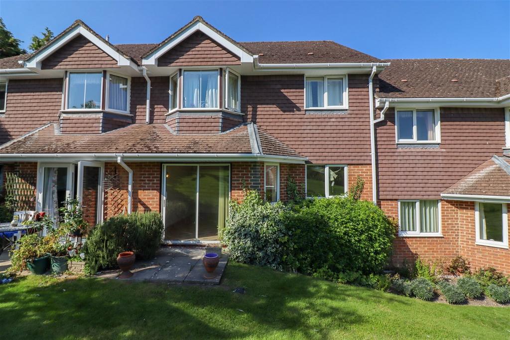 Ellingham Close, Grange Road, Alresford 2 bed flat for sale £250,000