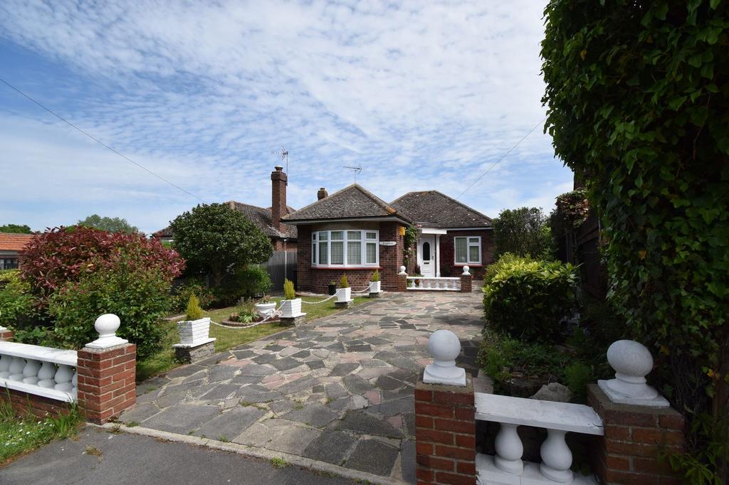 ClactononSea CO15 3 bed bungalow for sale £385,000