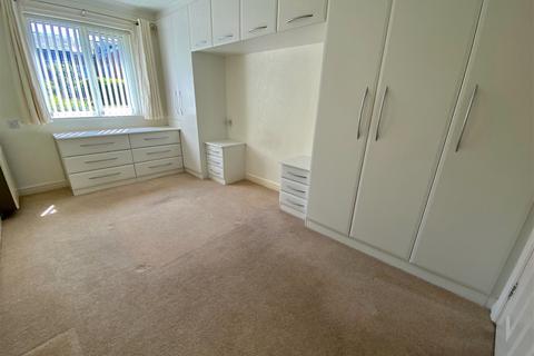 1 bedroom flat for sale, Larchwood, The Crescent, Cheadle.