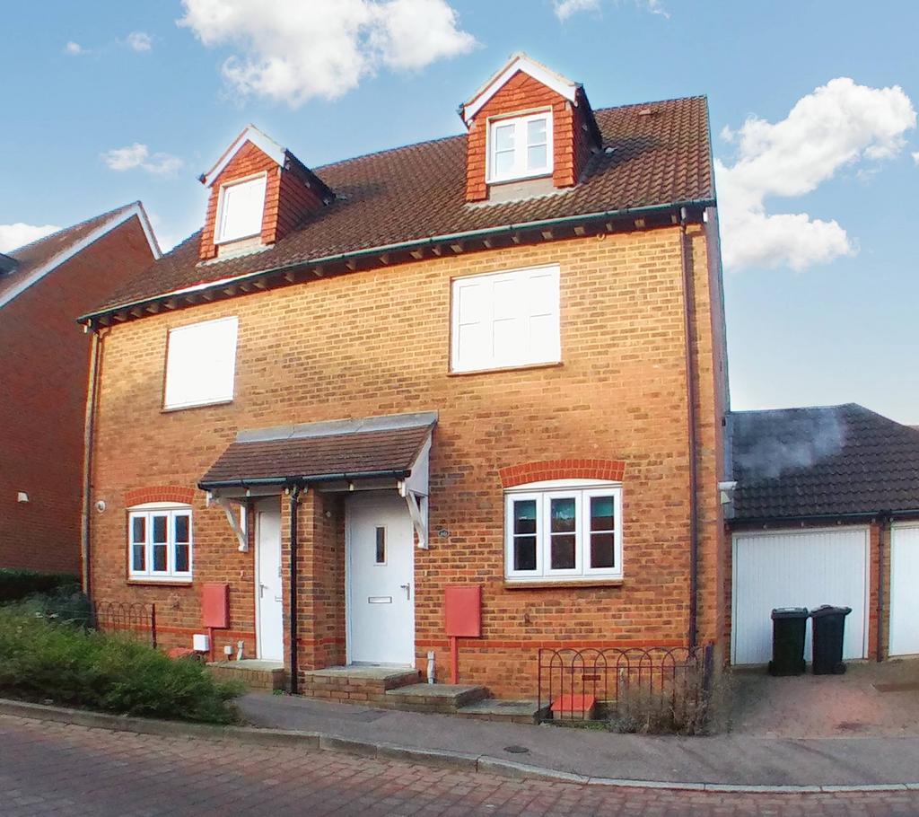 Running Foxes Lane, Ashford TN23 3 bed townhouse £1,300 pcm (£300 pw)