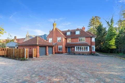 5 bedroom detached house for sale - Knottocks Drive, Beaconsfield, HP9